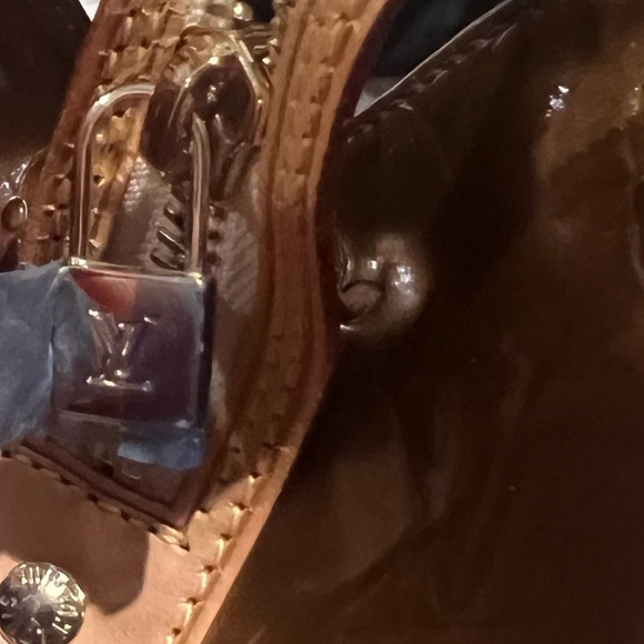 Authentic Louis Vuitton Vernis Forsyth
Bronze Hand bag - Picture 12 of 15
